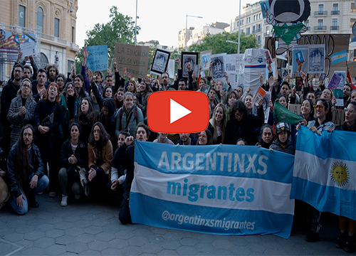 acceso al vídeo de la manifestación de personas argentinas migradas por la educación pública de su país en nuestro canal YouTube. 