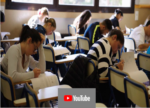 Alumnes passant la prova avuí al campus Mundet de la Universitat de Barcelona