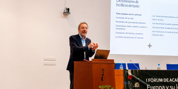 Nuno Crato en su ponencia en el Fórum de Fundació Episteme, Barcelona, 25 abril 2026. Inèditagencia.com