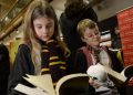 Un niño lee Harry Potter en 59 minutos