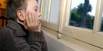 ¿Existe una edad legal para dejar solos a los niños en casa?