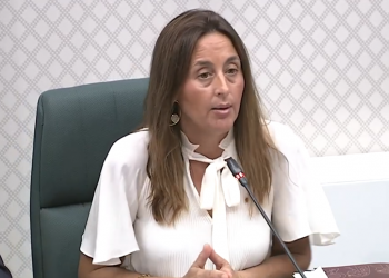 Esther Niubó, consellera de Educación y Formación Profesional, comparece ante la Comisión de Educación del Parlament para explicar el fallo en el proceso de realización de las pruebas PISA 2025. Julio de 2026, ineditagencia.cat