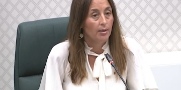 Esther Niubó, consellera de Educación y Formación Profesional, comparece ante la Comisión de Educación del Parlament para explicar el fallo en el proceso de realización de las pruebas PISA 2025. Julio de 2026, ineditagencia.cat