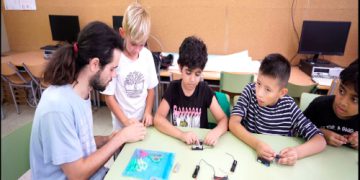 Quince barrios de Barcelona ofrecen extraescolares gratuitas