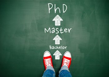 ¿Estudiar un doctorado compensa laboralmente en España?