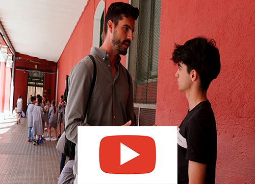 Esteban del Campo amb el seu professor i tutor, Ignaci Permanyer a l'institut Manyanet Sant Andreu, Barcelona