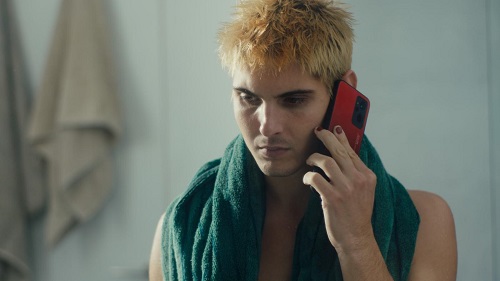 Imagen de uno de los protagonistas, Nudes explica una historia desde diferente perspectivas de protagonistas implicados.