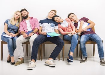 Jóvenes buscando su primer empleo