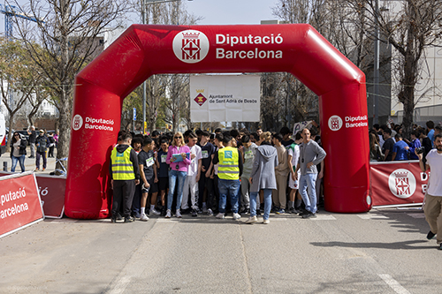 Estudiantes de Secundaria de La Mina organizan una carrera en el barrio