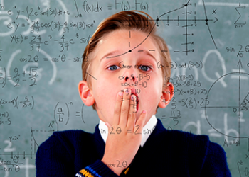 Mil trescientos funcionarios de educación despedidos este martes